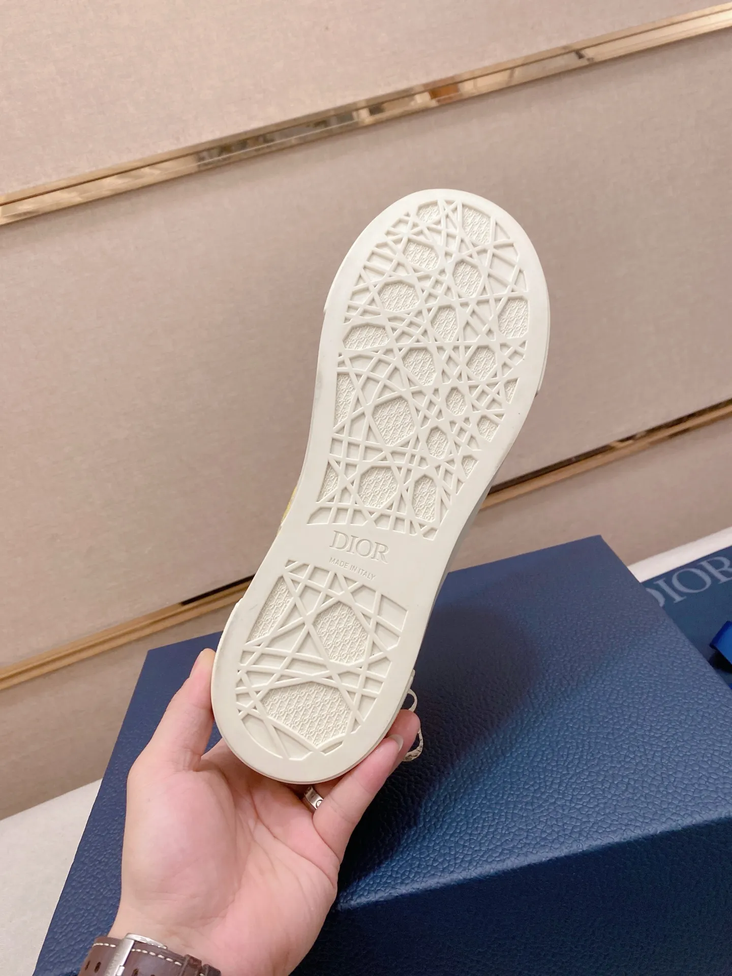 Factory price: 300 Men's shoes 💰[Dior·Dior] Top 🔍Couple style 💏🔍New casual sports style couple shoes, new four-season design, perfect workmanship, lace-up lazy style to create cabinet quality, upper: imported first-layer cowhide, sheepskin lining is soft and comfortable, ultra-light TPU wear-resistant outsole, simple, versatile fashion men's shoes, excellent color code number 35--44
